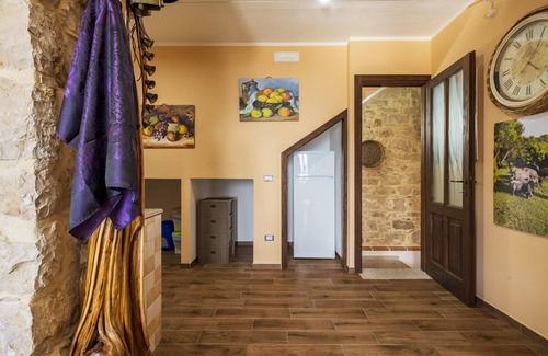 Baunei Apartamento | Apartamento 'Appartamento Domm'e Orrosaria' con vistas a la montaña, balcón y aire acondicionado