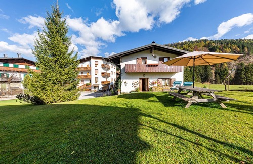 Padola Apartamento | Apartment 'Appartamento M Popera' with Mountain View, Shared Garden and Wi-Fi