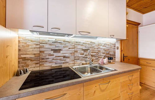 Padola Apartamento | Apartment 'Appartamento M Cavallino' with Mountain View, Shared Garden and Wi-Fi