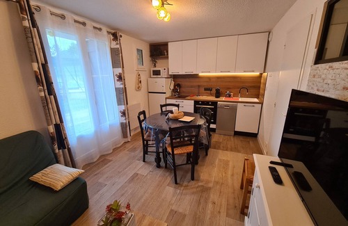 Bielle Apartamento | Apartment 'Appartement 2 Chambres Valle Ossau' with Mountain View, Shared Pool and Wi-Fi