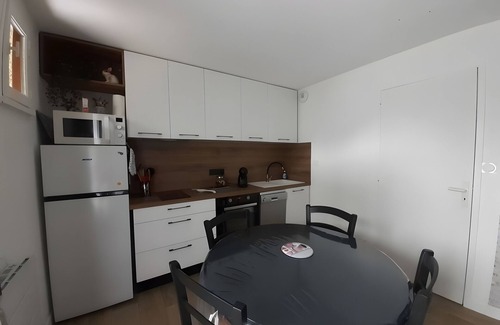 Bielle Apartamento | Apartment 'Appartement 2 Chambres Valle Ossau' with Mountain View, Shared Pool and Wi-Fi