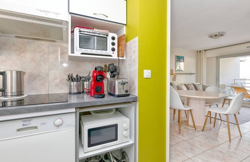Pornichet Apartamento | Apartamento 'Appartement Vue Mer - 50 M Plage' con vistas al mar y terraza privada