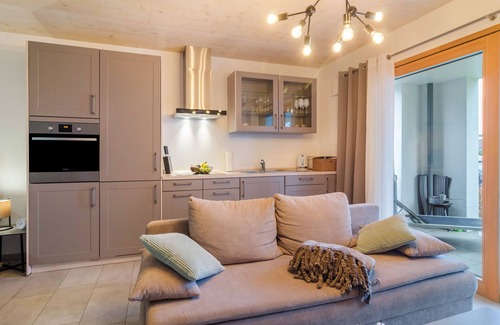 Ueberlingen Apartamento | Apartamento 'Aquamarin' con vistas a la montaña, terraza privada y Wi-Fi