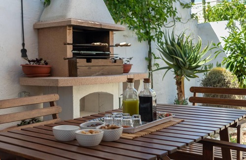 Montalbano Apartamento | Apartamento Araucaria Guest House con jardín compartido y Wi-Fi