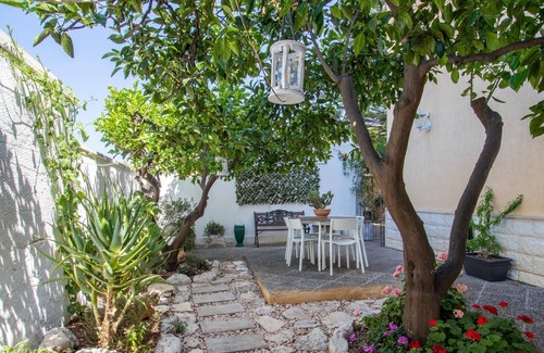 Montalbano Apartamento | Apartamento Araucaria Guest House con jardín compartido y Wi-Fi