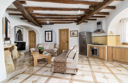 Dorgali Apartamento | Apartamento "Art House" con vistas a la montaña, terraza privada y Wi-Fi