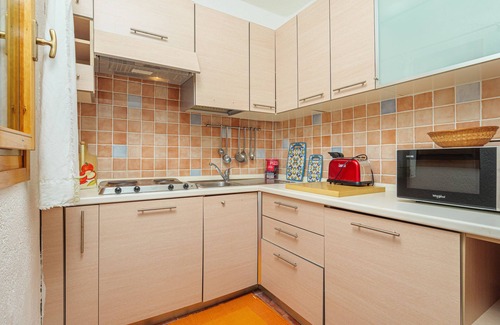 Cugnana Verde Apartamento | Apartment "Asfodeli Cugnana Verde" with Sea View, Shared Pool & Wi-Fi
