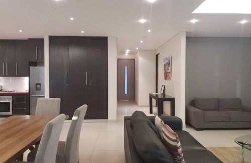 Windhoek West Apartamento | APARTMENT AT HERITAGE SQUARE