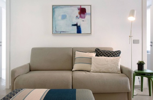 Lavena Ponte Tresa Apartamento | Apartment 'Atelier Milvia 1' with Private Terrace, Private Garden and Wi-Fi