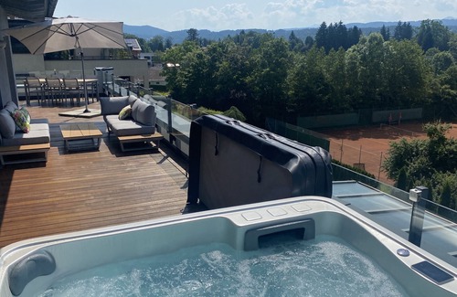 Velden am Worther See Apartamento | Apartment 'The Velden Experience' with Mountain View, Private Terrace and Wi-Fi