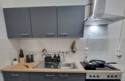 Cottbus Apartamento | Apartamento 'Bahnhofsnahes Altstadt-Paradies' con balcón y Wi-Fi