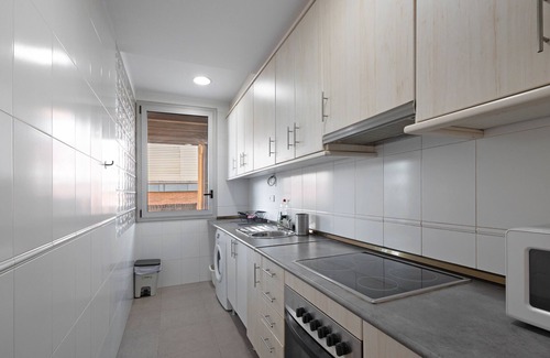Pedralbes Apartamento | Apartamento 'Balcón De Barcelona' con vistas a la montaña, terraza privada y Wi-Fi