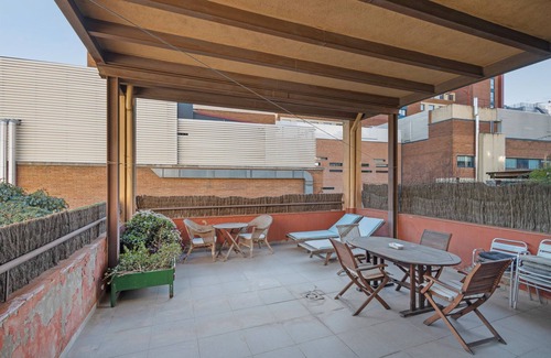 Pedralbes Apartamento | Apartamento 'Balcón De Barcelona' con vistas a la montaña, terraza privada y Wi-Fi
