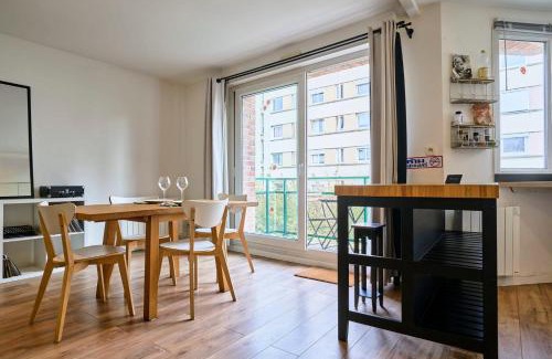 Saint-Maurice Pellevoisin Apartamento | Apartment balconyparking space near train station