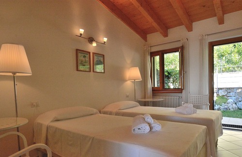 Albisano Apartamento | Apartment Bardino with Pool and Lake View
