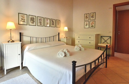 Albisano Apartamento | Apartment Bardino with Pool and Lake View
