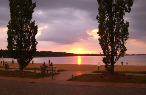 Zippendorf Apartamento | Apartamento tiempo de playa, amorosamente amueblado, ubicación tranquila en el lago Schwerin