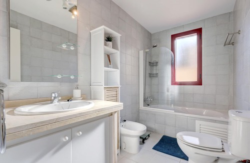 Bahia de Casares Apartamento | Apartamento "Beautiful Penthouse" con vistas al mar, piscina compartida y Wi-Fi
