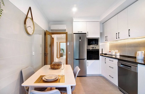Tavira Apartamento | Apartamento 'Beira Mar - 1º Esquerdo' con balcón, Wi-Fi y aire acondicionado