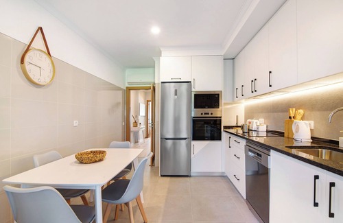 Tavira Apartamento | Apartamento 'Beira Mar - Rc Direito' con balcón, Wi-Fi y aire acondicionado