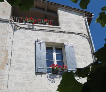 Aubeterre-sur-Dronne Apartamento | Apartment Bellevue
