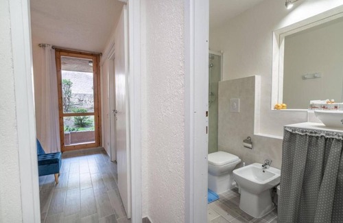 Cugnana Verde Apartamento | Apartment 'Bella Vista 1' with Sea View, Wi-Fi and Air Conditioning