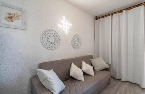Cugnana Verde Apartamento | Apartment 'Bella Vista 1' with Sea View, Wi-Fi and Air Conditioning