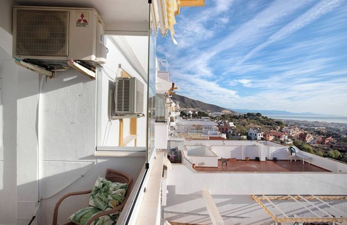 Benalmadena Apartamento | Apartamento 'Benalmarina' con piscina compartida, Wi-Fi y aire acondicionado