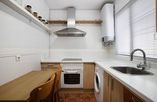 Benalmadena Apartamento | Apartment 'Benalmarina' with Shared Pool, Wi-Fi and Air Conditioning