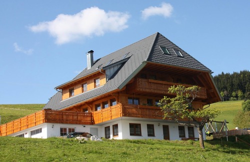 Schonach im Schwarzwald Apartamento | Apartamento 'Bergidylle' con terraza compartida, jardín compartido y Wi-Fi