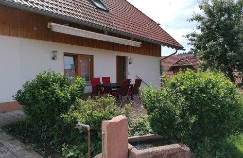 Elzach Apartamento | Apartment 'Bergwiese, 75qm' with Mountain View, Private Terrace and Wi-Fi