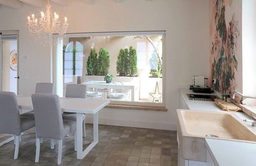 Affi Apartamento | Apartamento 'Biancaleo Bloom' con piscina compartida, terraza privada y Wi-Fi