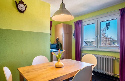 Sankt Georgen im Schwarzwald Apartamento | Apartamento 'Blackforest' con terraza compartida, jardín compartido y Wi-Fi