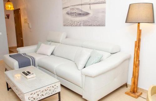 Alcanar Apartamento | Apartment block from the sea
