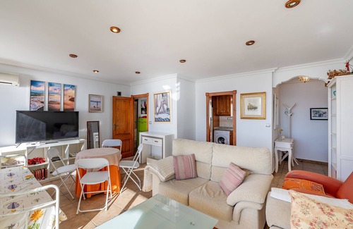 Salobrena Apartamento | Apartamento 'Bonito Apartamento Frente Al Mar' con vistas al mar, Wi-Fi y aire acondicionado