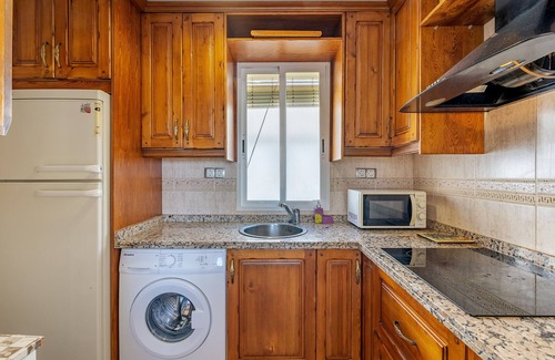 Salobrena Apartamento | Apartamento 'Bonito Apartamento Frente Al Mar' con vistas al mar, Wi-Fi y aire acondicionado