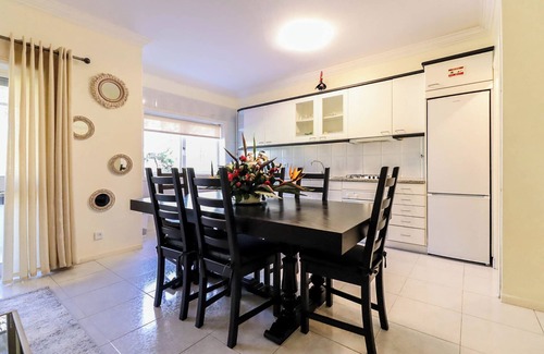 Viana do Castelo Apartamento | Apartamento 'Bosque Marítimo' con vistas a la montaña, terraza privada y Wi-Fi