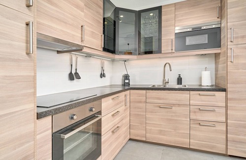 Almunecar Apartamento | Apartamento 'Brisa Marina' con vistas al mar, piscina compartida y Wi-Fi