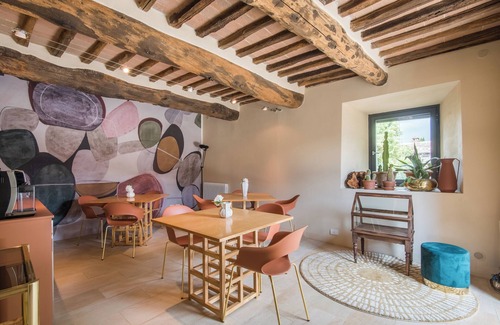La Cetina Apartamento | Apartamento 'Brotes Appartamento Mandorlo' con piscina compartida, Wi-Fi y aire acondicionado