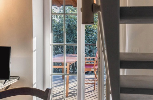 Desenzano del Garda Apartamento | Apartamento "Bucaneve" con terraza privada, Wi-Fi, jardín y piscina compartidos