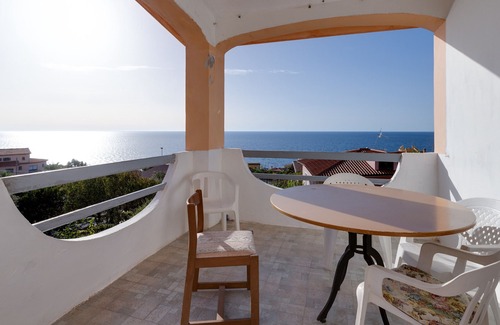 Porto Alabe Otro | Apartamento "Buena Vista" con vistas al mar, terraza y jardín compartido
