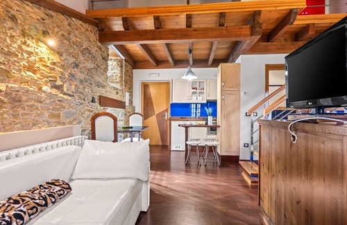 Vegadeo Apartamento | Apartamento 'C De Alborada Del Eo' con vistas a la montaña, jardín privado y Wi-Fi