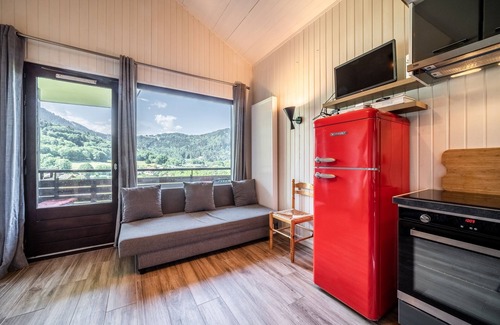 Thollon-les-Memises Apartamento | Apartamento 'Calme, Nature Et Tranquilité' con vistas al lago, balcón y Wi-Fi