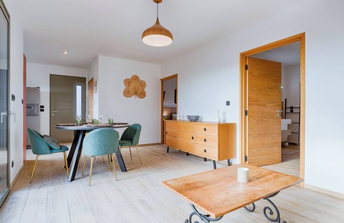 Vernosc-les-Annonay Apartamento | Apartamento 'Casa Zen' con terraza privada, jardín privado y Wi-Fi