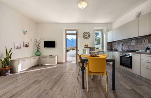 Tremosine Apartamento | Apartamento 'Casa Bepi' con vistas al lago, terraza privada y Wi-Fi