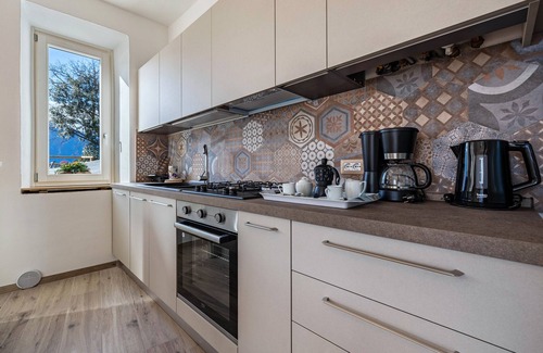Tremosine Apartamento | Apartamento 'Casa Bepi' con vistas al lago, terraza privada y Wi-Fi