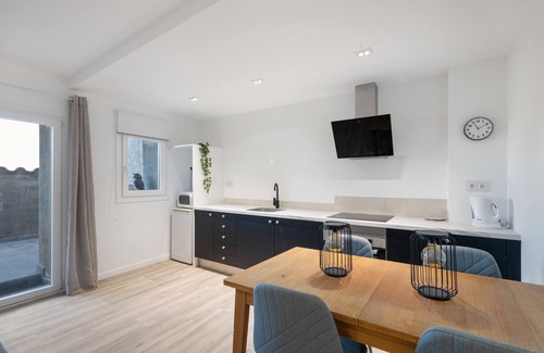 Sant Marti de Tous Apartamento | Apartamento 'Cal Brigida' con vistas a la montaña, Wi-Fi y aire acondicionado