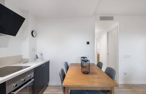 Sant Marti de Tous Apartamento | Apartamento 'Cal Brigida' con vistas a la montaña, Wi-Fi y aire acondicionado