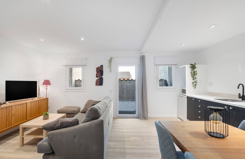 Sant Marti de Tous Apartamento | Apartamento 'Cal Brigida' con vistas a la montaña, Wi-Fi y aire acondicionado