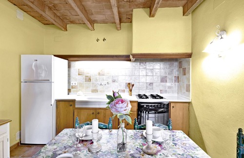 San Martin Sarroca Apartamento | Apartment 'Cal Tuyà De Baix' with Shared Pool, Shared Terrace and Shared Garden